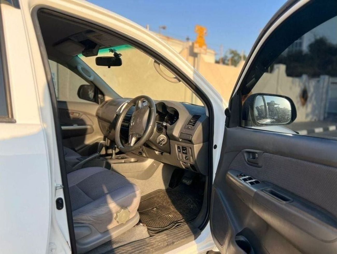 تويوتا هيلوكس diesel 3.0 liter automatic gear right hand drive