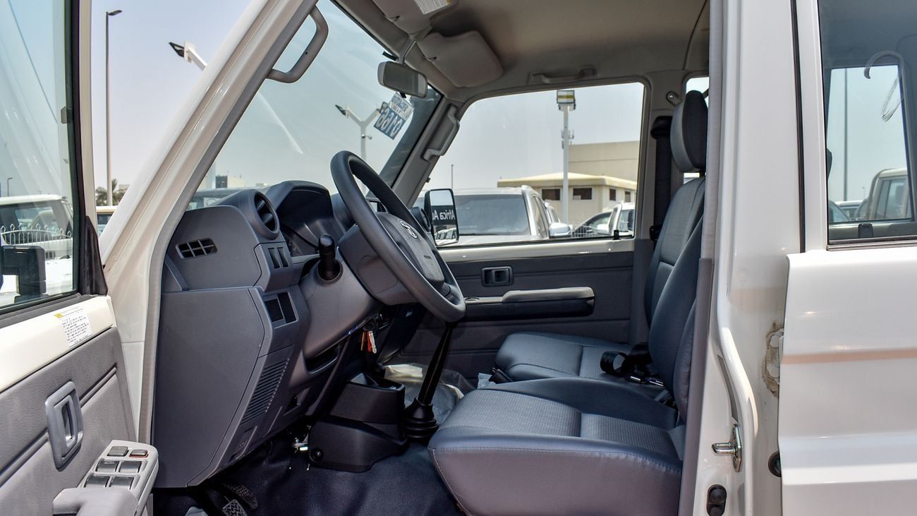 Toyota Land Cruiser Pick Up DC 4.2L V6 YM 2023