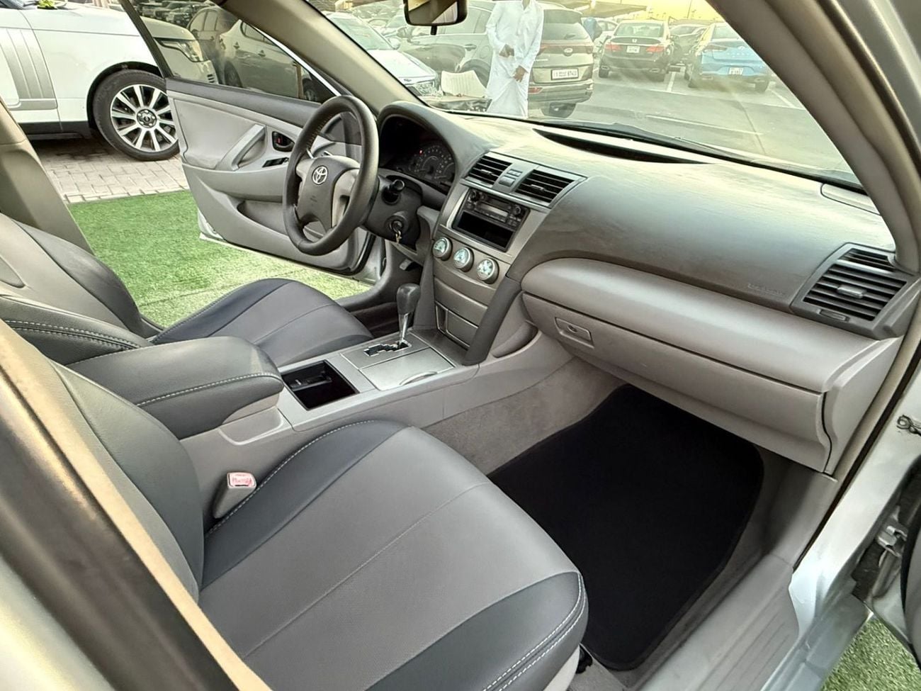 Toyota Camry 4-cylinder, first owner, two original keys