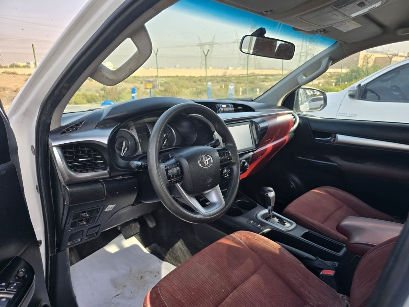 تويوتا هيلوكس GLX 2.7L Double Cab Utility A/T