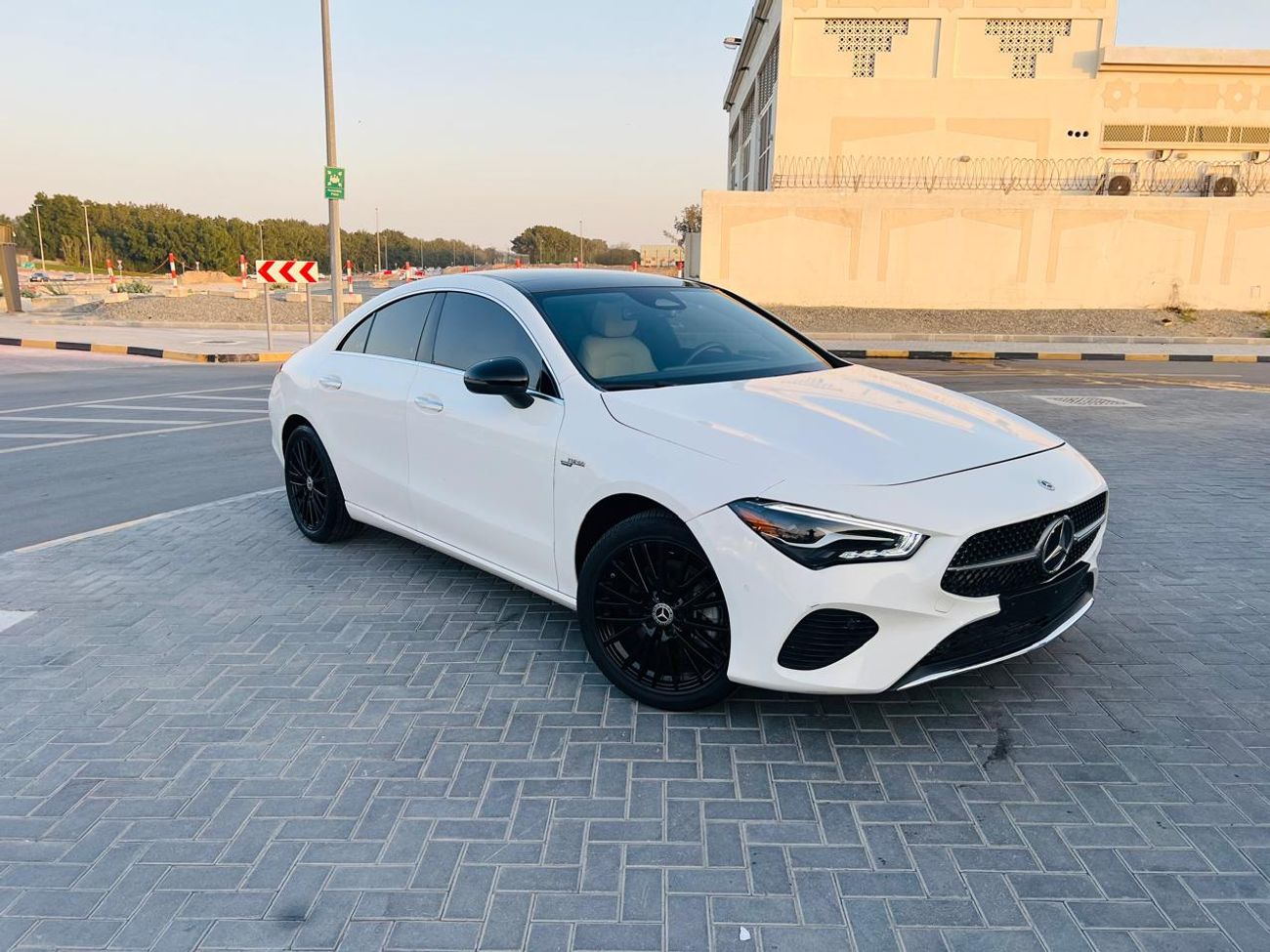 مرسيدس بنز CLA 250 Premium + 2.0L