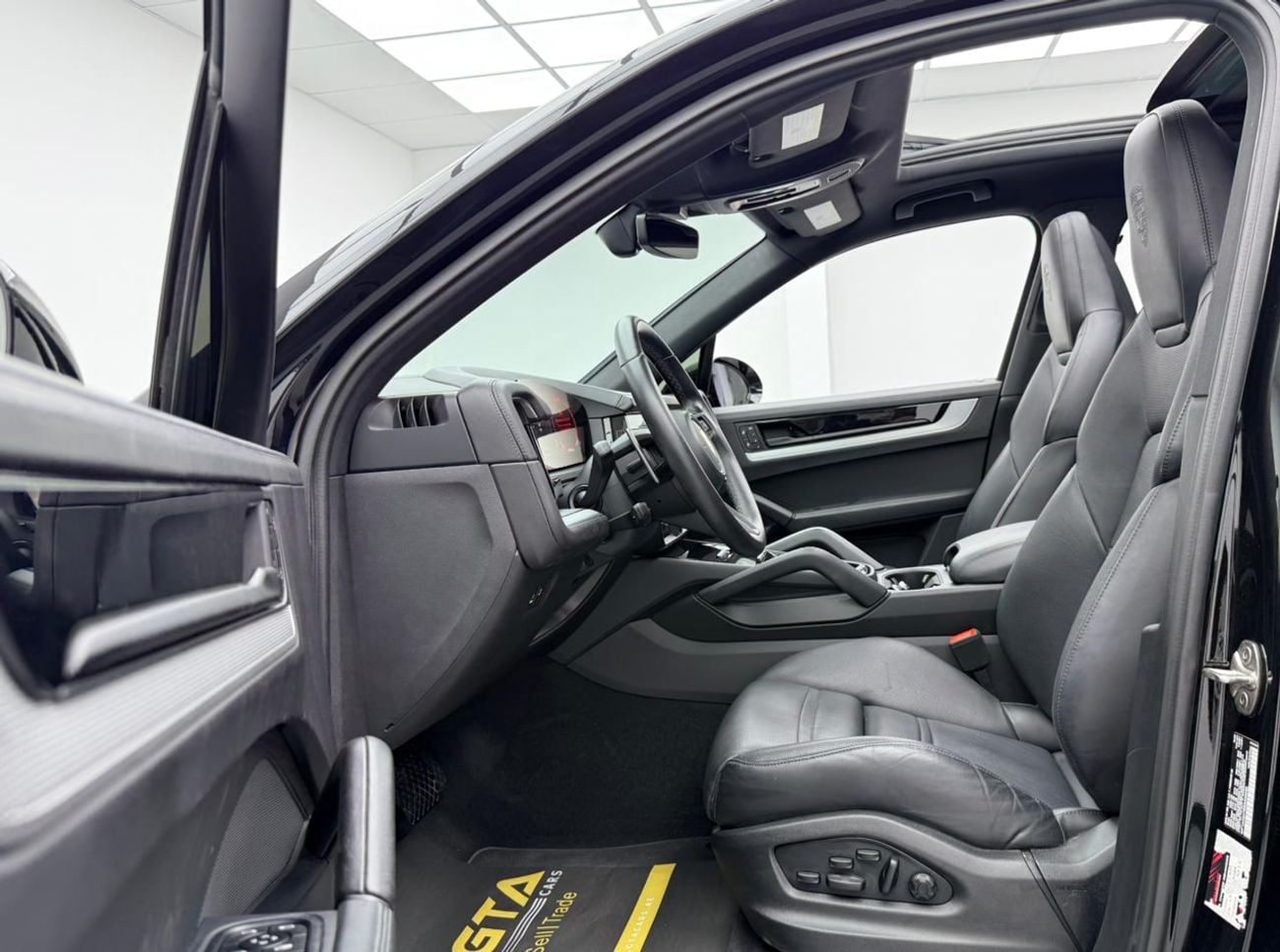 بورش كايان 2024 Porsche Cayenne Coupe, Warranty, Service History, Low Km, Excellent condition, American