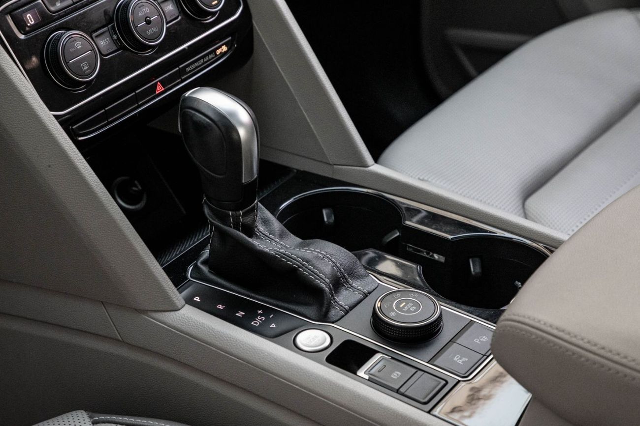 Volkswagen Teramont R-Line | 2,937 P.M  | 0% Downpayment | Excellent Condition!