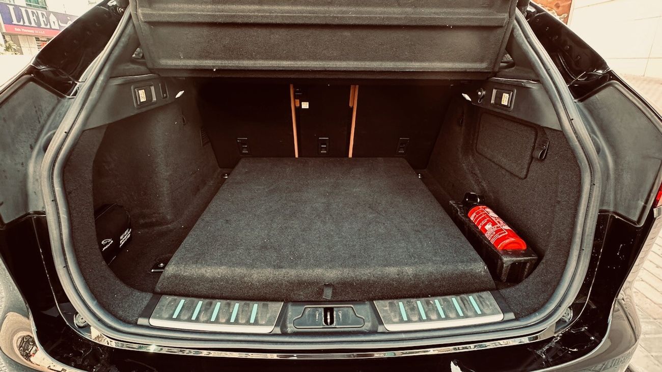 Jaguar F Pace V6 Supercharged F-Pace + HUD, Paddles, Sports mode, Cruise Control, Descent control