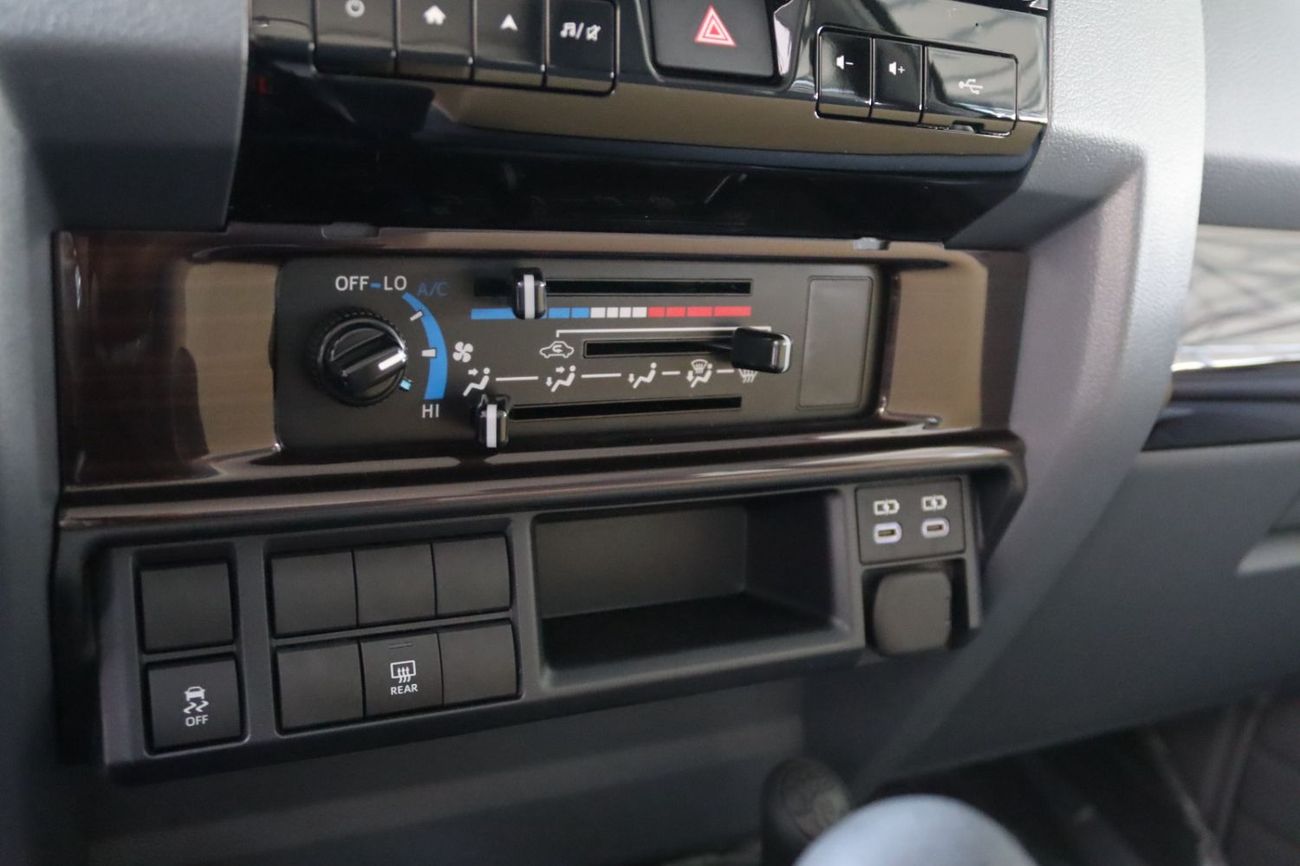 Toyota Land Cruiser 70 GRJ76 4.0 V6 PETROL M/T 40th ANNIVERSARY **EXPORT ONLY**التصدير فقط خارج الخليج***