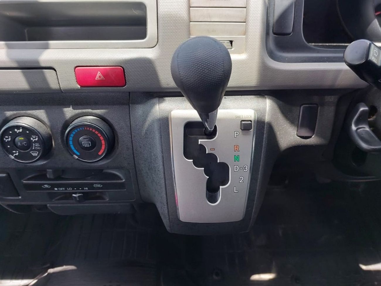 Toyota Hiace TOYOTA HIACE COMMUTER VAN RHD 2011 MODEL 3.0 L DIESEL AUTOMATIC(PM08585)