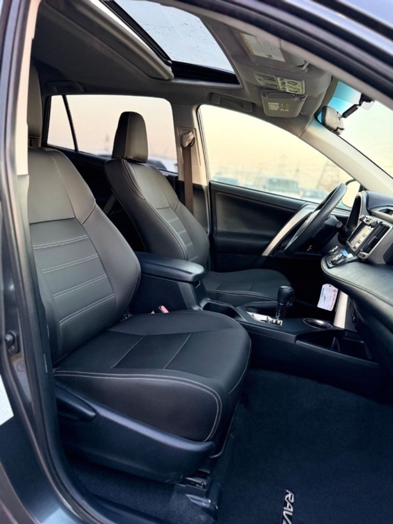 Toyota RAV4 VXR 2.5L XLE Sunroof, leather seats