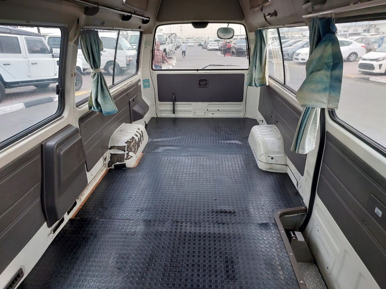 Nissan Caravan NISSAN CARAVAN VAN RHD 2000 MODEL 3.1 L DIESEL AUTOMATIC(PM010502)