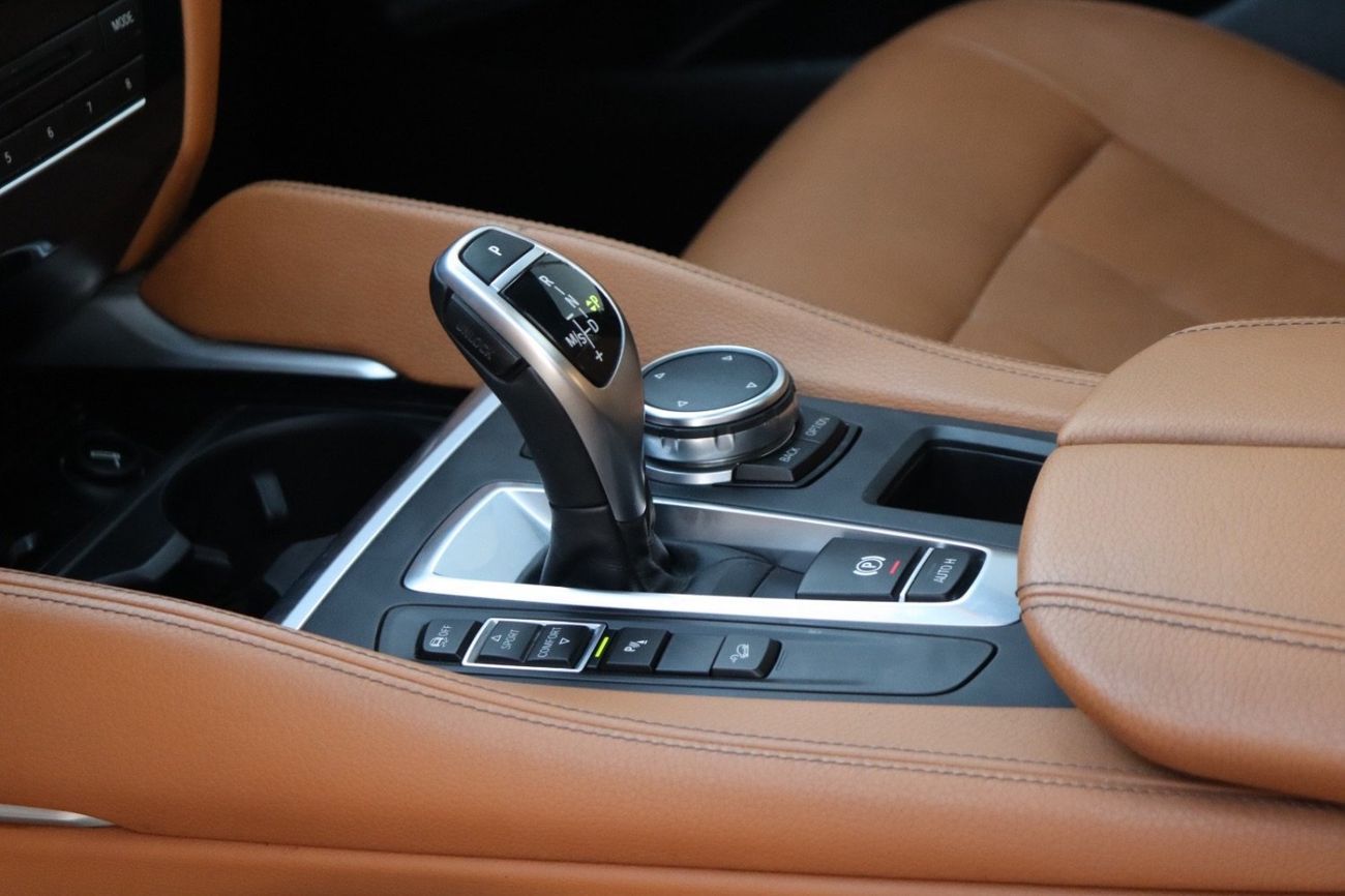 BMW X6 35i Executive 3.0L BMW X6 X-Drive 35i / GCC / 2016 / Free Accident / First Owner / 85,000KM