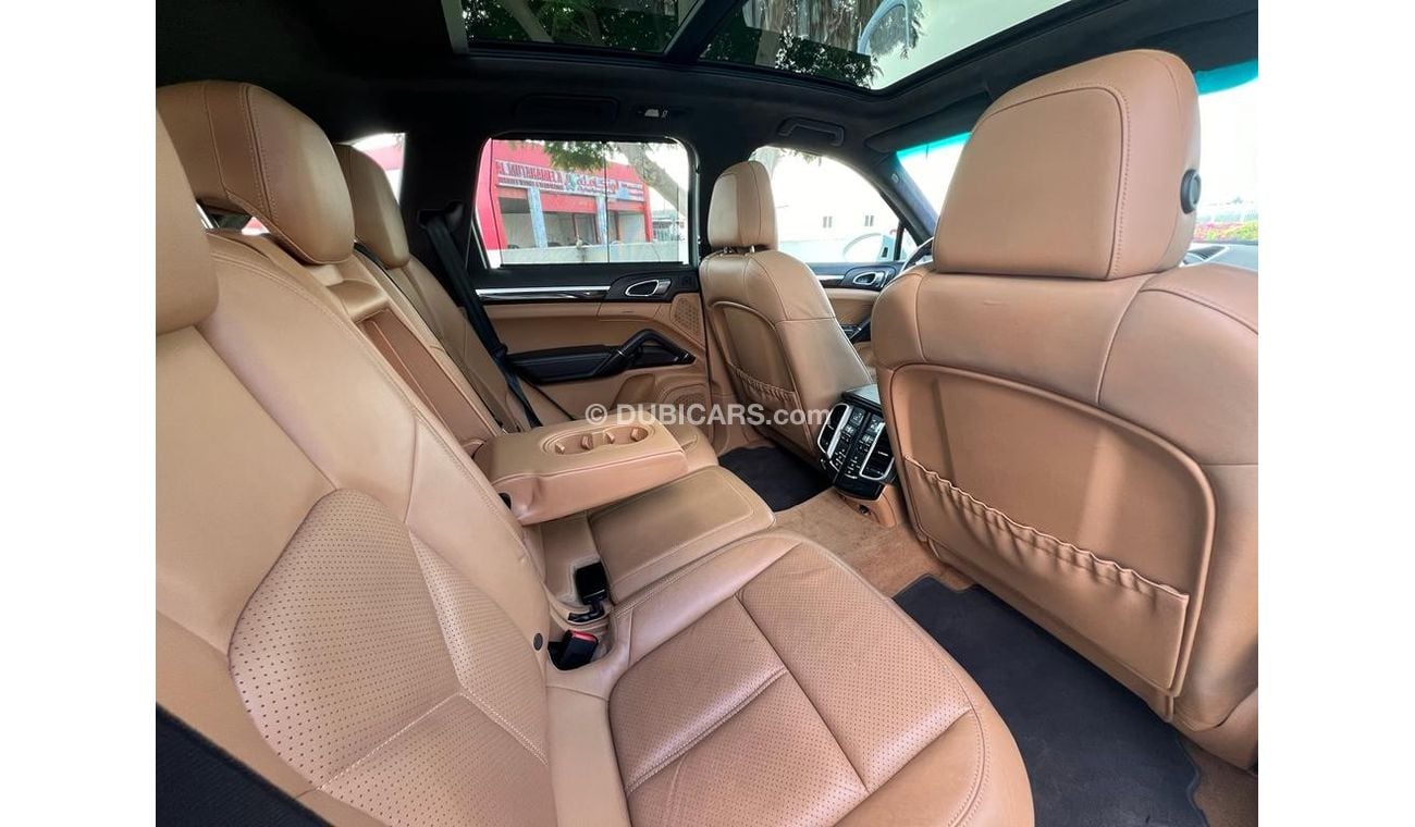 Porsche Cayenne PORSCHE CAYENNE GTS 2014 GCC FULL OPTION