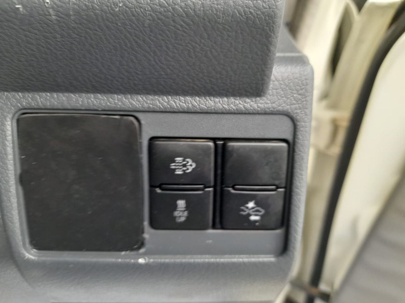 تويوتا لاند كروزر Right-Hand drive 3 door troop carrier V8 1VD diesel manual