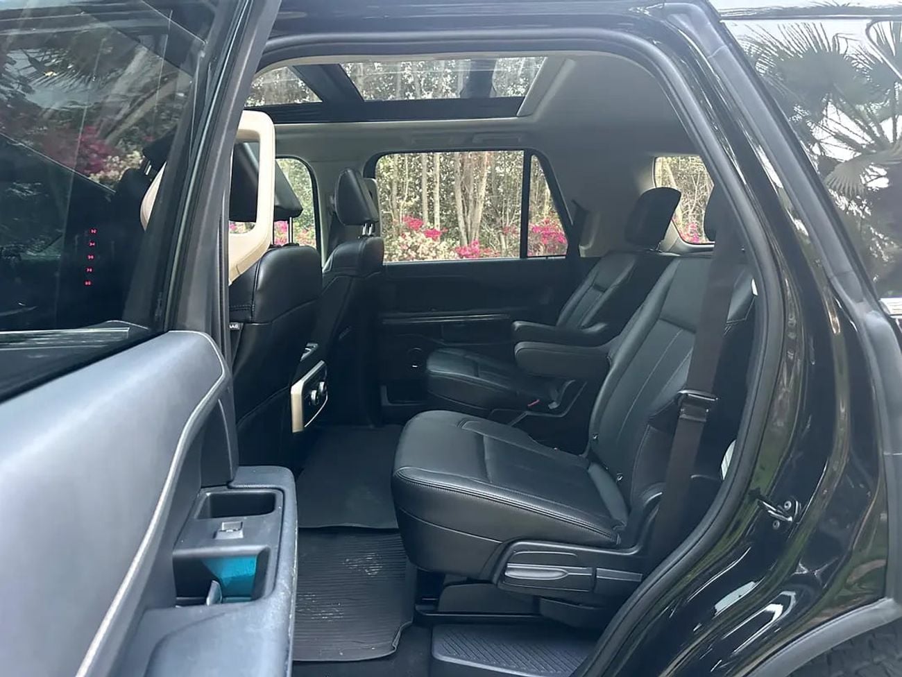 Ford Expedition XL 3.5L (375 HP) 4WD 2024 Ford Expedition Full Option | 3.5L V6 | 400 HP | 30,000 KM | Perfect Condi