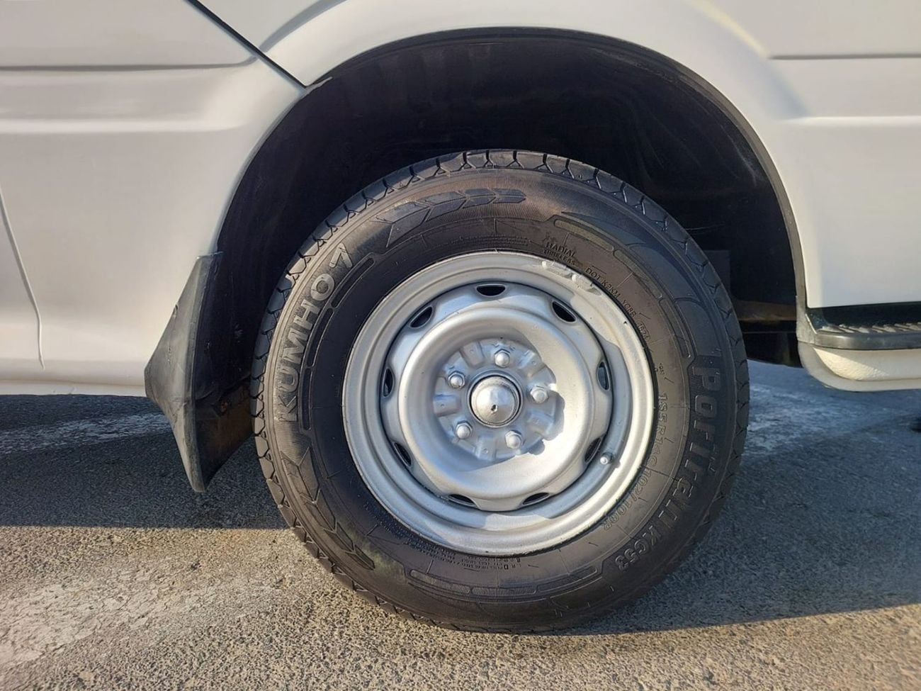 تويوتا هاياس TOYOTA HIACE VAN RHD 2004 MODEL 2.4 L PETROL MANUAL(PM13814)