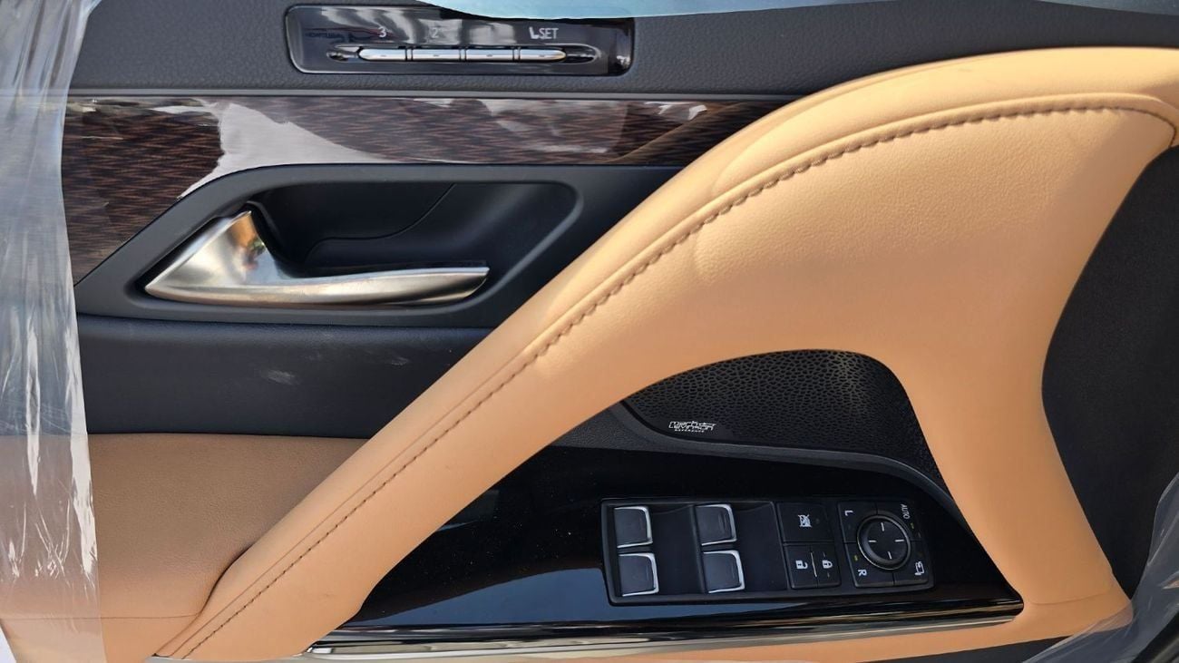 Lexus LX 700h 2025 Lexus LX700h Signature 3.5L AT Hybrid (Gray) 5 Seats