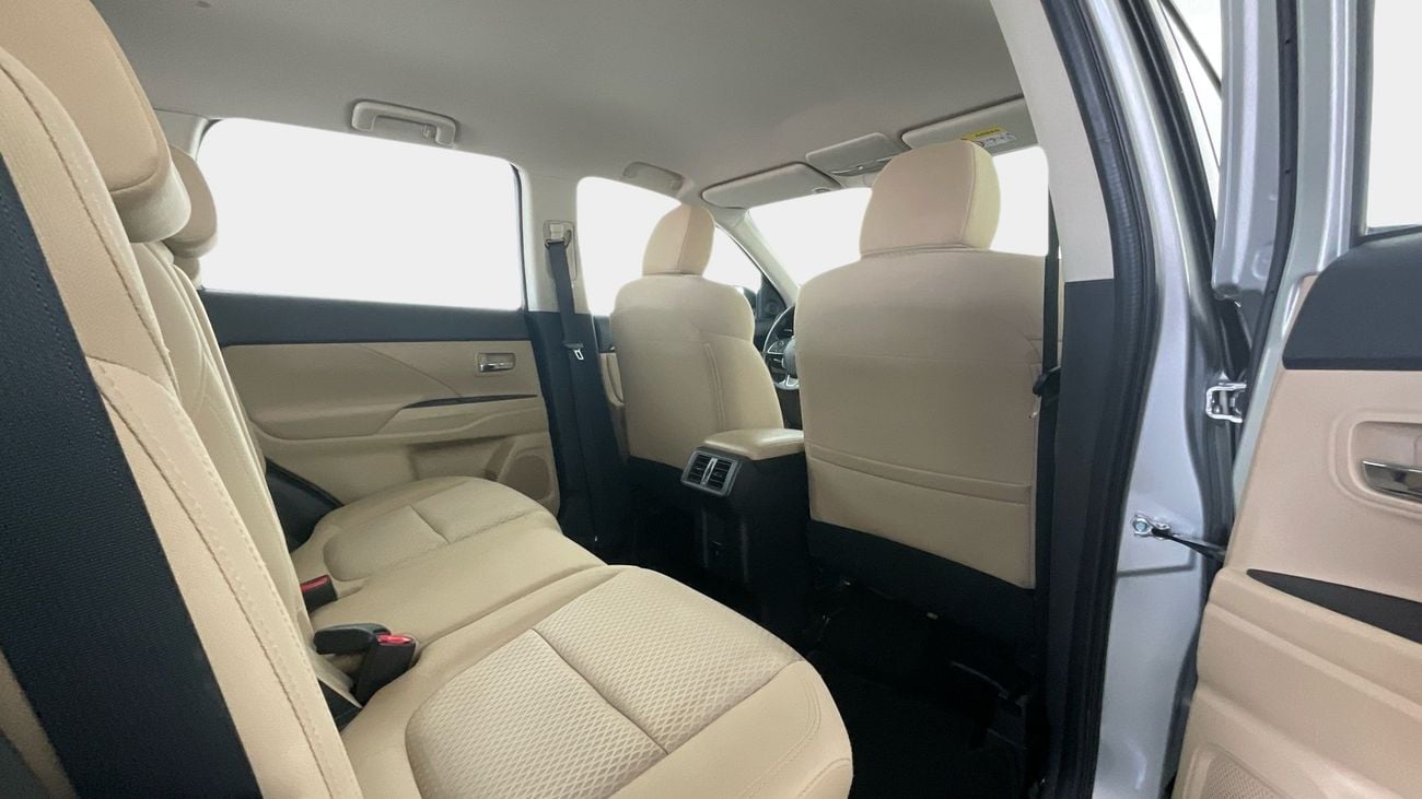ميتسوبيشي آوتلاندر 2.4 GLX ABS 7SEAT BASIC | شامل الضمان | 0 ﺪﻔﻋﺓ ﺃﻮﻟﻯ