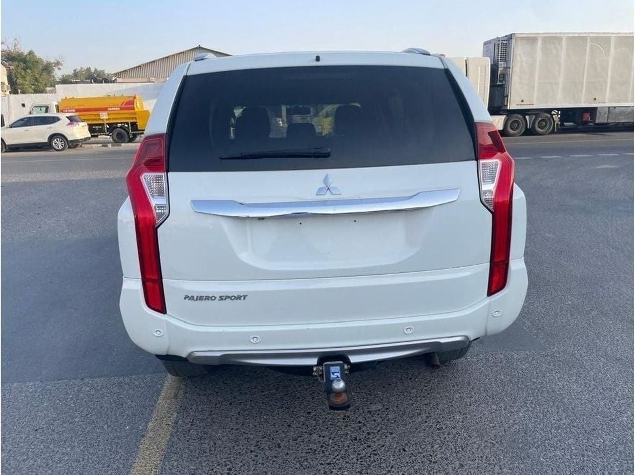 ميتسوبيشي باجيرو Diesel 2.4 Liter Right Hand Drive Automatic 4WD T.V Back Camera