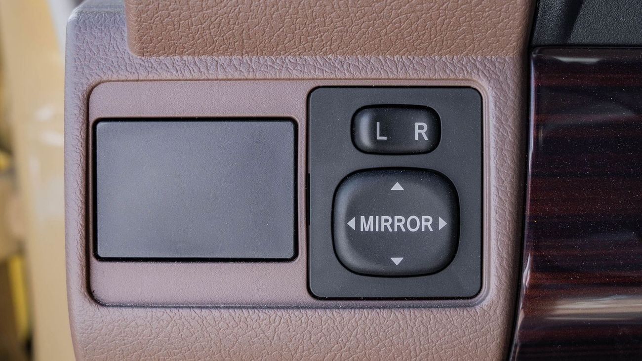 Toyota Land Cruiser Pick Up 2025 Toyota Land Cruiser LC 79 4.0L AT Petrol (Beige) Basic