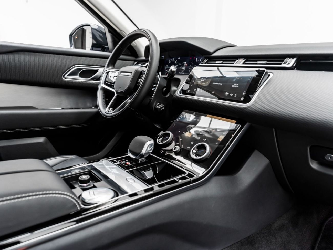 لاند روفر رينج روفر فيلار P250 2.0L (250 HP) 2021 Range Rover Velar P250 S,  Al Tayer Warranty + Service Contract, Low KMs, GC