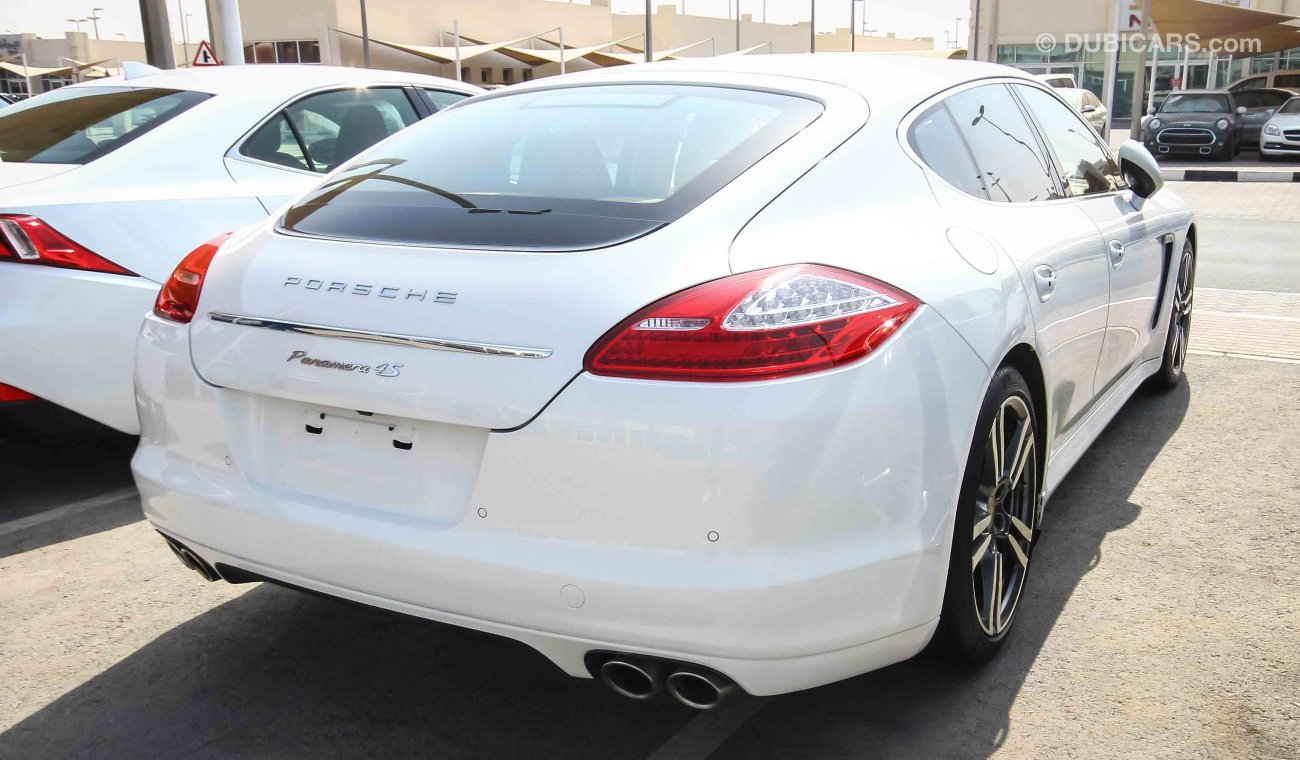 Porsche Panamera 4S