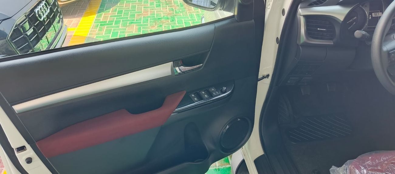 تويوتا هيلوكس GLX 2.7L Double Cab Utility 4WD A/T