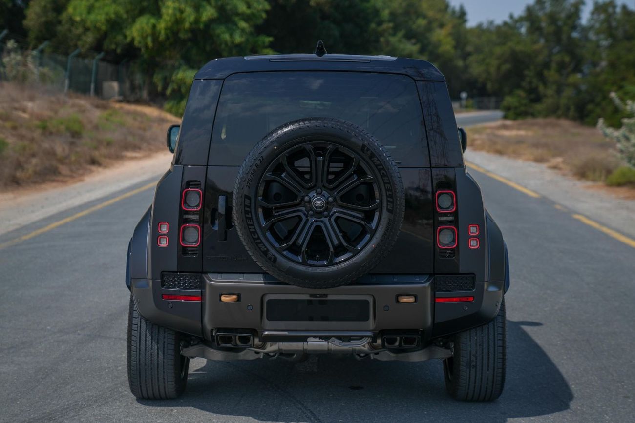 Land Rover Defender 2025 Land Rover Defender 110 P635 Octa Edition One (Gray)