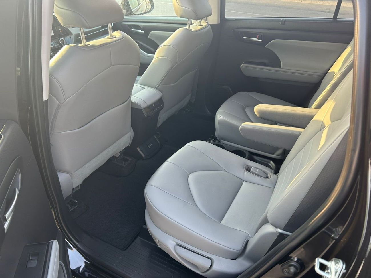 Toyota Highlander 2023 Toyota Highlander 2.4L V4 Turbo - XLE Full Option AWD 4x4 - Radar & Wireless charger -