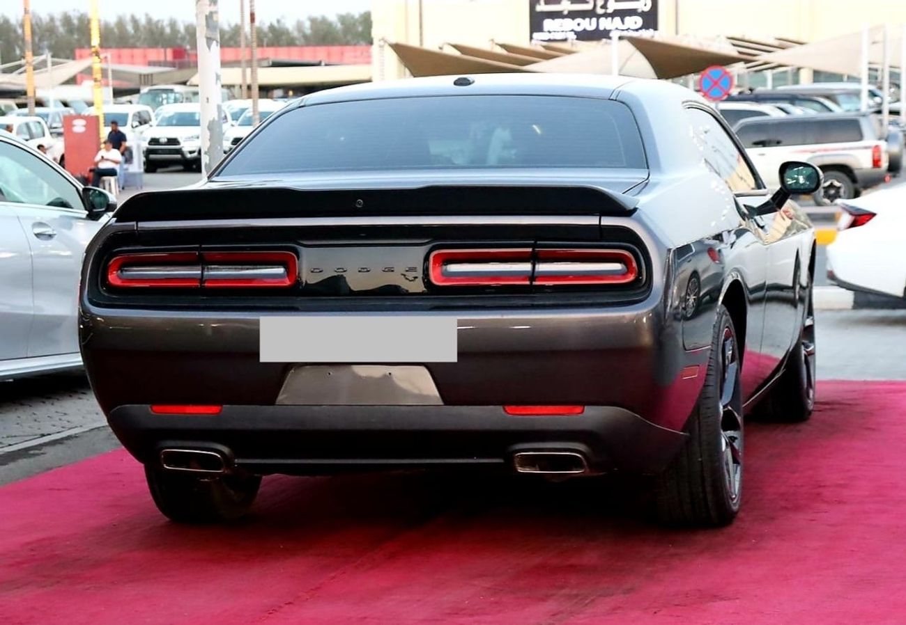 Dodge Challenger Dodge Challenger SXT / 2023 / USA / v6 / Only 5,000mi