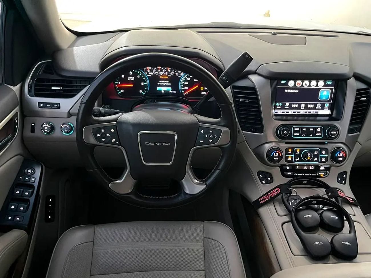 جي أم سي يوكون 2,300 P.M | Denali GCC Specs - Pristine Condition Original paint