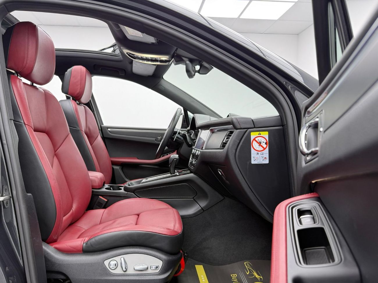 Porsche Macan Std 2.0L (252 HP) 2022 Porsche Macan, Warranty, Full Service History, Excellent Condition, GCC