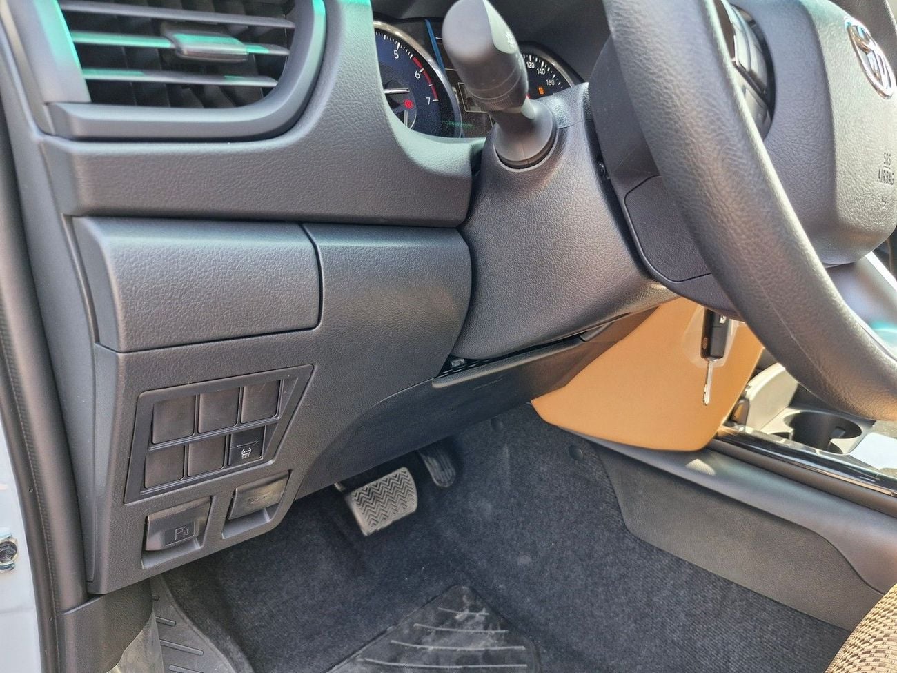 Toyota Fortuner EXR Toyota Fortuner (TGN156) – 2.7L Petrol – 4WD – White – 2025 Model
