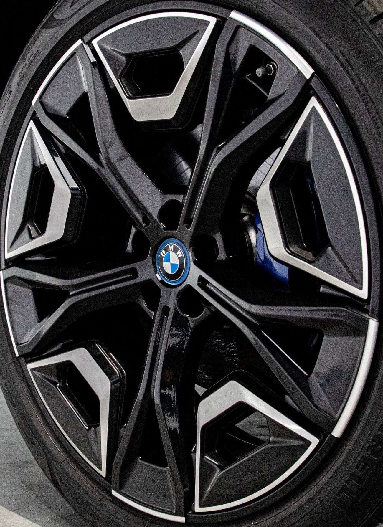 بي أم دبليو iX xDrive40