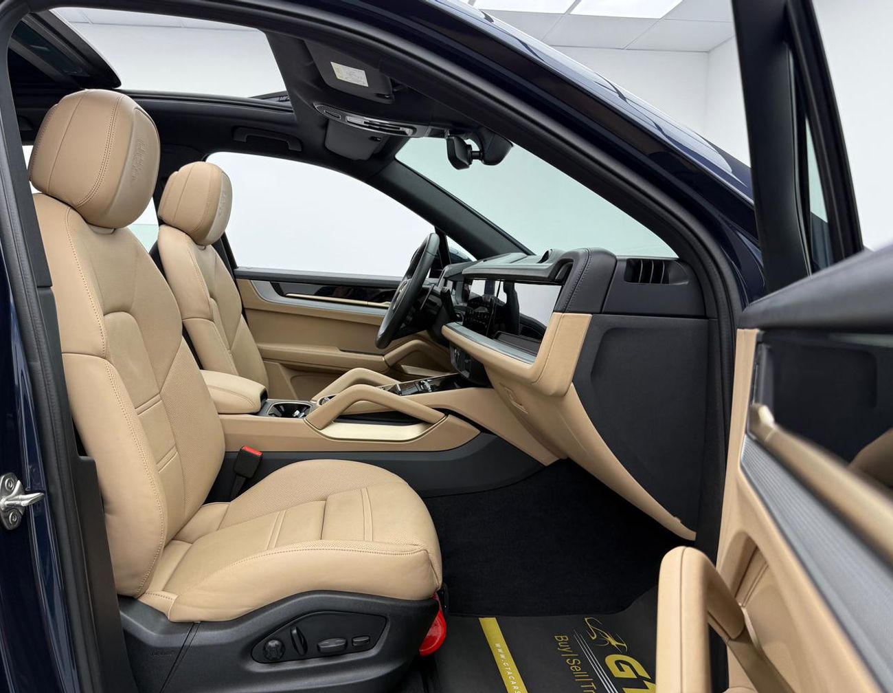 بورش كايان Base 2024 Porsche Cayenne, 2026 Porsche Warranty, Full Service History, Low Km, Excellent Condition,