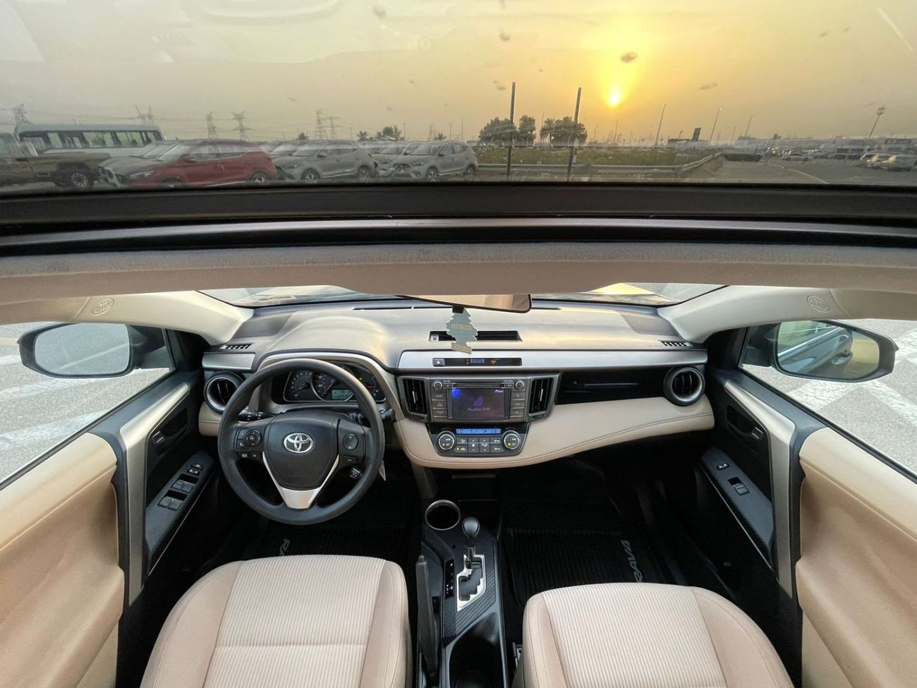 تويوتا راف ٤ 2013 Toyota Rav4 XLE 4x4 Full Option - Sunroof - Special Color With Rims - 109,300 Mileage