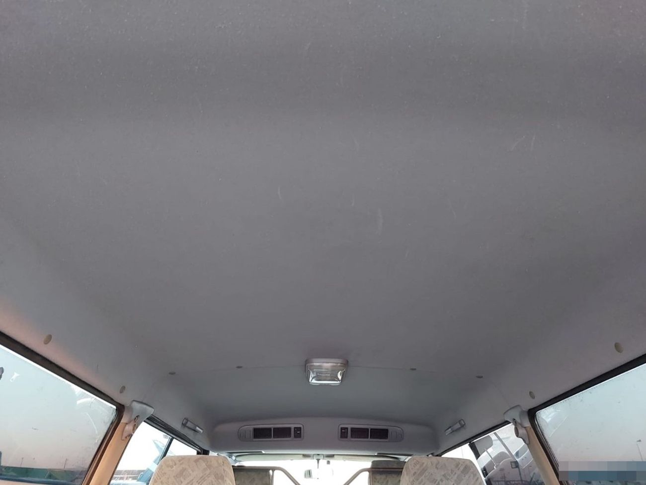 Toyota Hiace TOYOTA HIACE VAN RIGHT HAND DRIVE(PM02151)