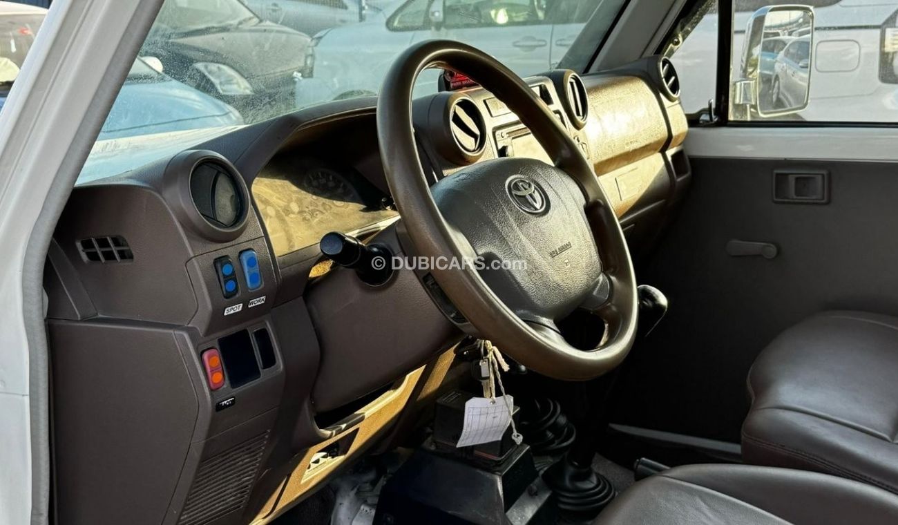 Toyota Land Cruiser Pick Up