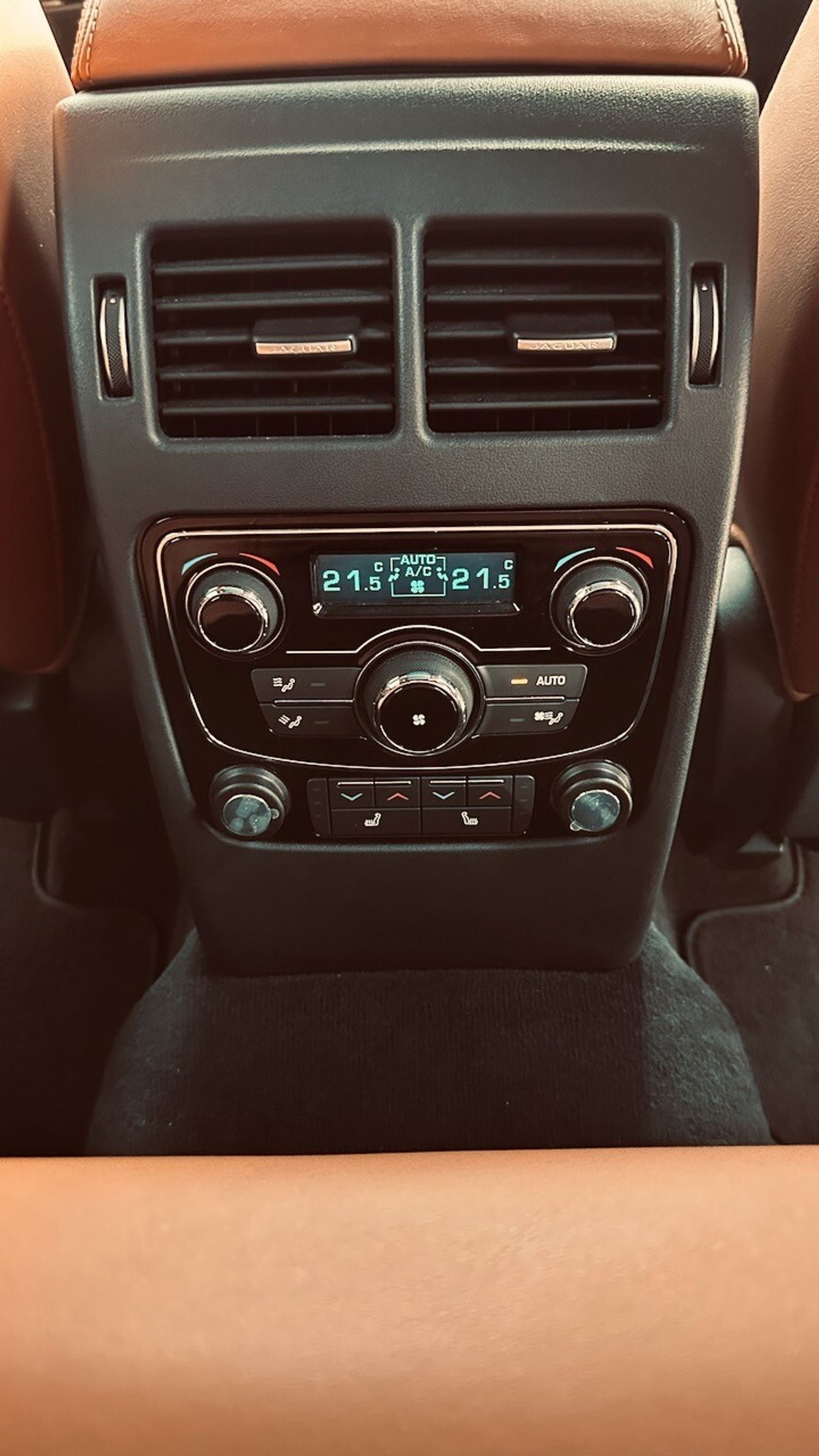 Jaguar F Pace V6 Supercharged F-Pace + HUD, Paddles, Sports mode, Cruise Control, Descent control