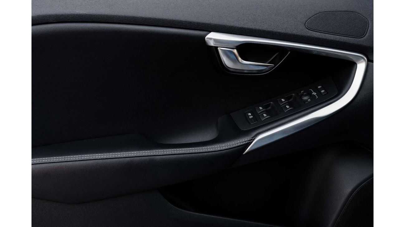 Volvo V40 R Design 40 T5  | 1,187 P.M (4 Years)⁣ | 0% Downpayment | Well Maintained