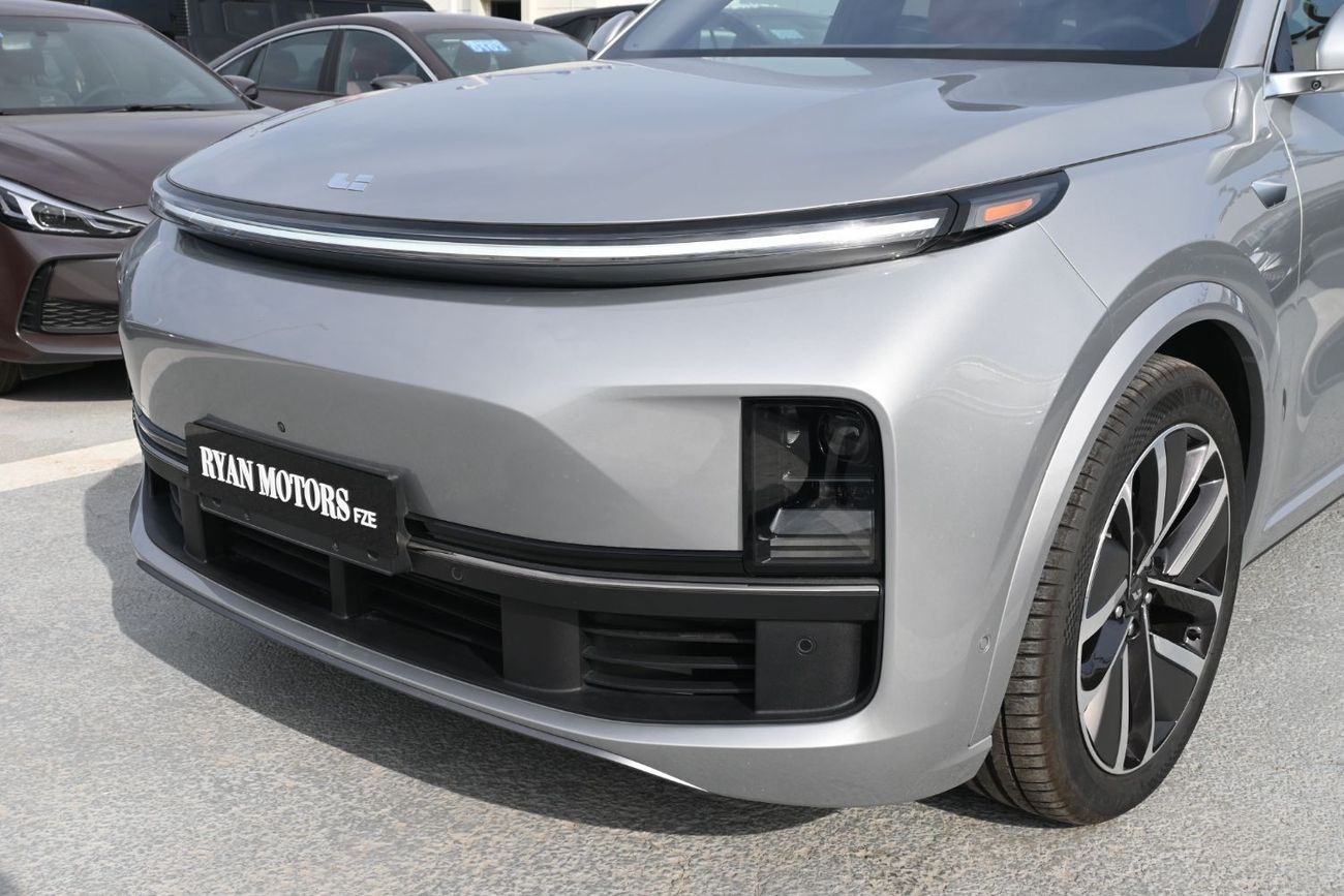 لي اوتو L9 Li L9 Ultra 1.5L Turbo Range Extended EV Model 2024 Color Silver