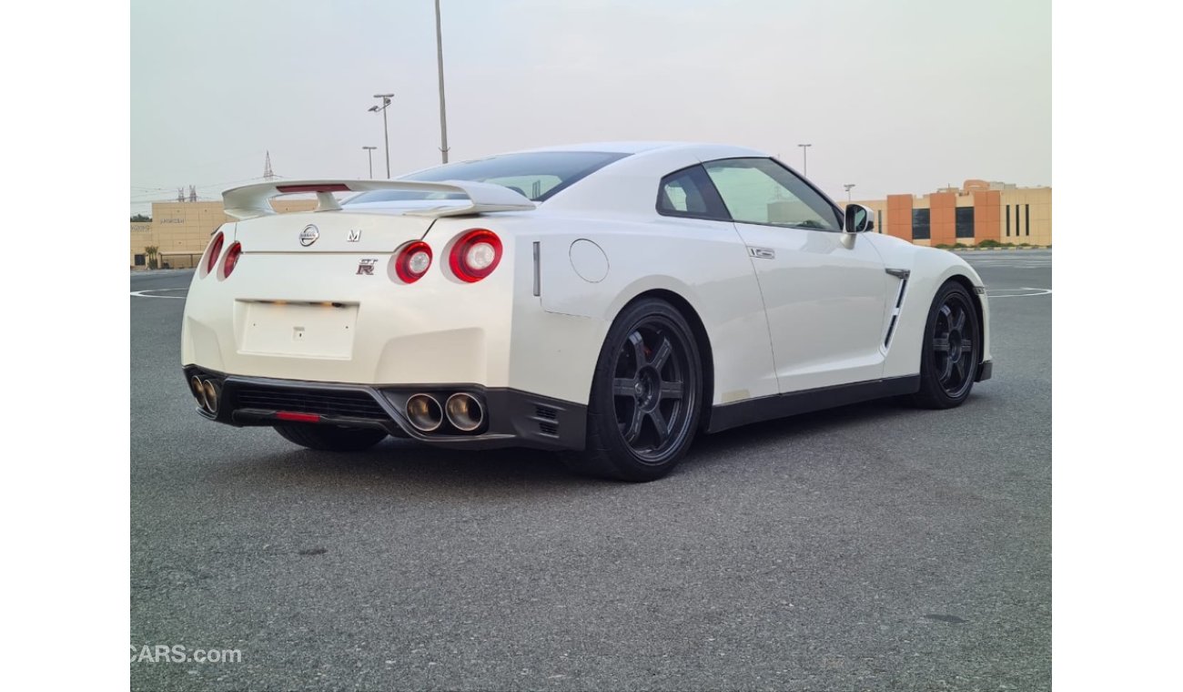 نيسان GT-R نيسان GTR فل خليجي 2016 بحالة جيدة