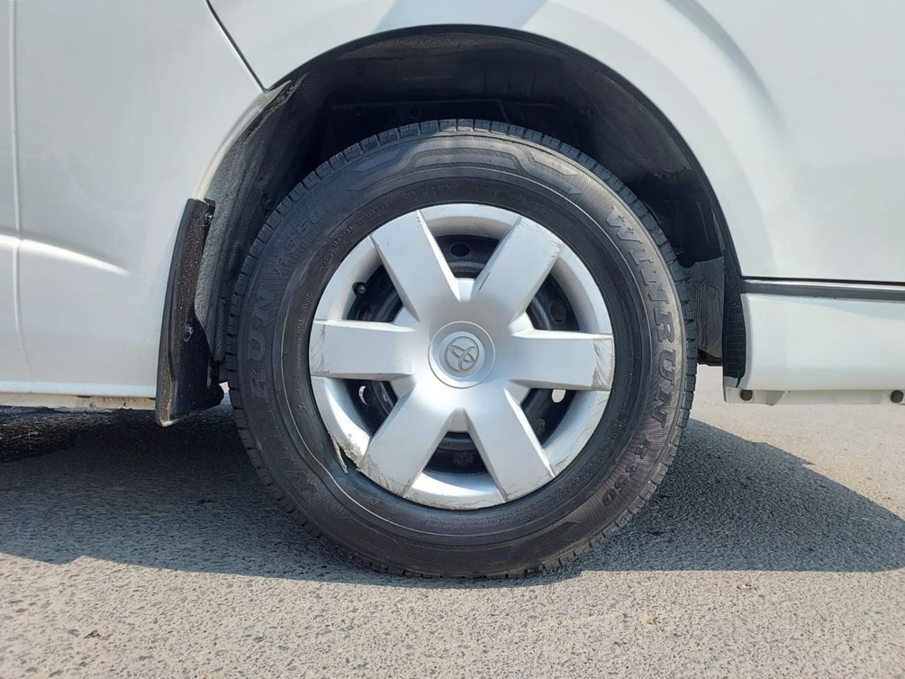 Toyota Hiace TOYOTA HIACE COMMUTER VAN RHD 2017 MODEL 2.7 L PETROL AUTOMATIC(PM77975)