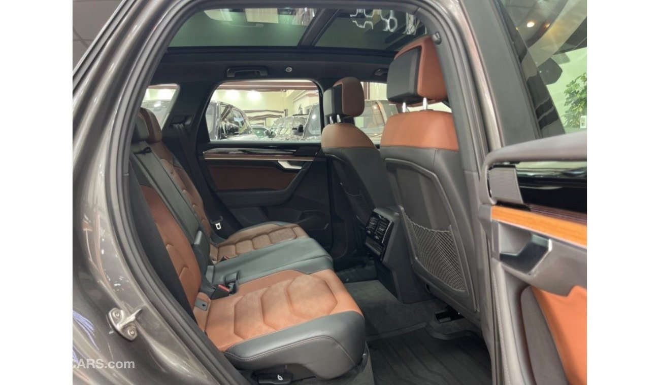 Volkswagen Touareg Premium Volkswagen Touareg GCC 2019 under warranty under service contract from agency