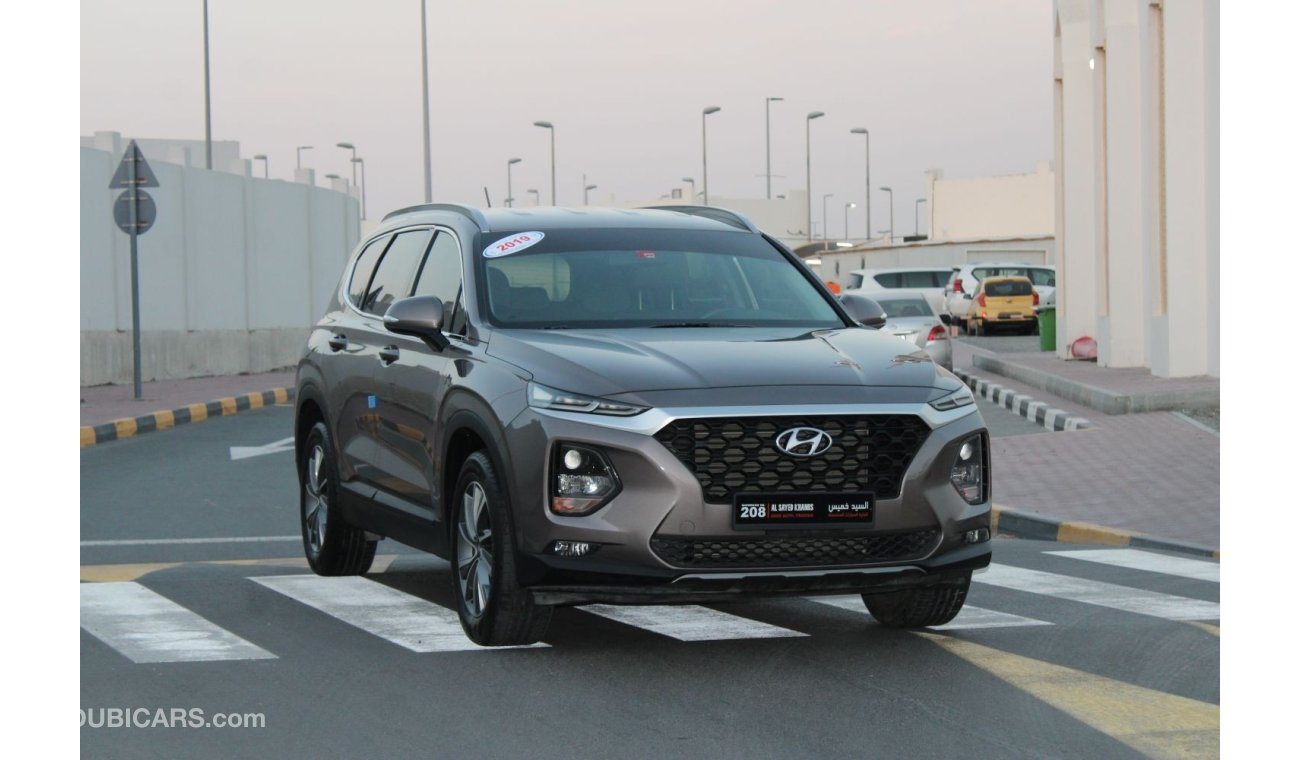 Hyundai Santa Fe Hyundai SantaFe 2019 GCC No. 2 4 cylinder in excellent condition without paint without accidents ver