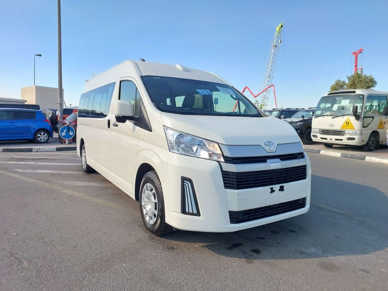 Toyota Hiace (RAMADAN OFFER) TOYOTA HIACE COMMUTER VAN RHD 2023 MODEL 2.8 L DIESEL AUTOMATIC(PM21193)