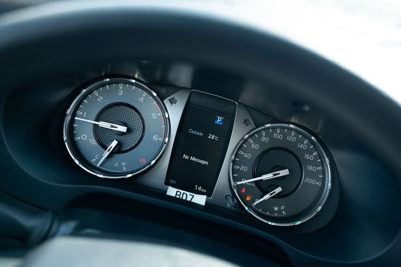 تويوتا هيلوكس SGLX 2.7L Petrol Double Cabin Automatic Transmission 4x4 2026