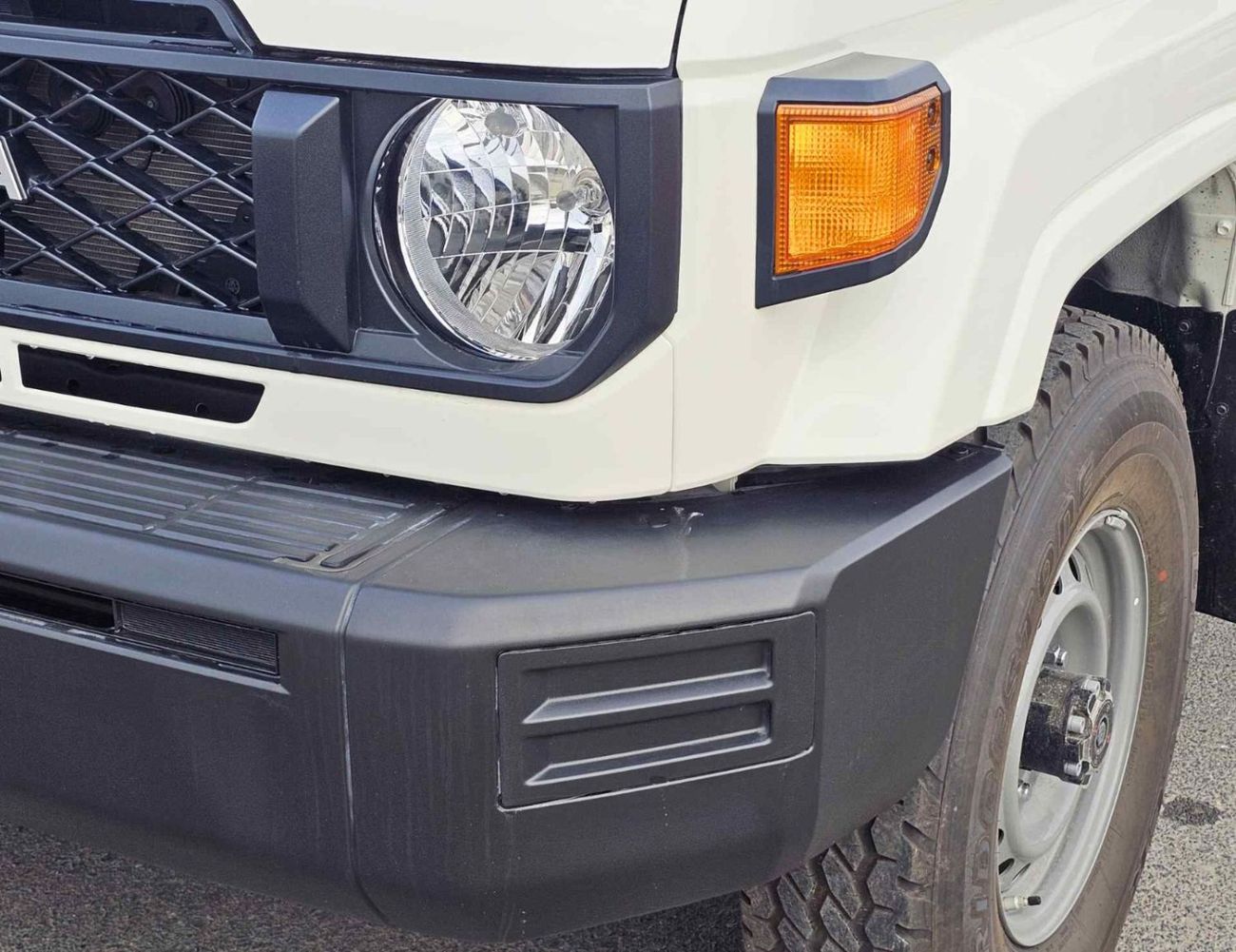 تويوتا لاند كروزر بيك آب LC79 / DOUBLE CABIN / 2.8L V4 DIESEL A/T / SNORKEL / 4WD (CODE # LC79)