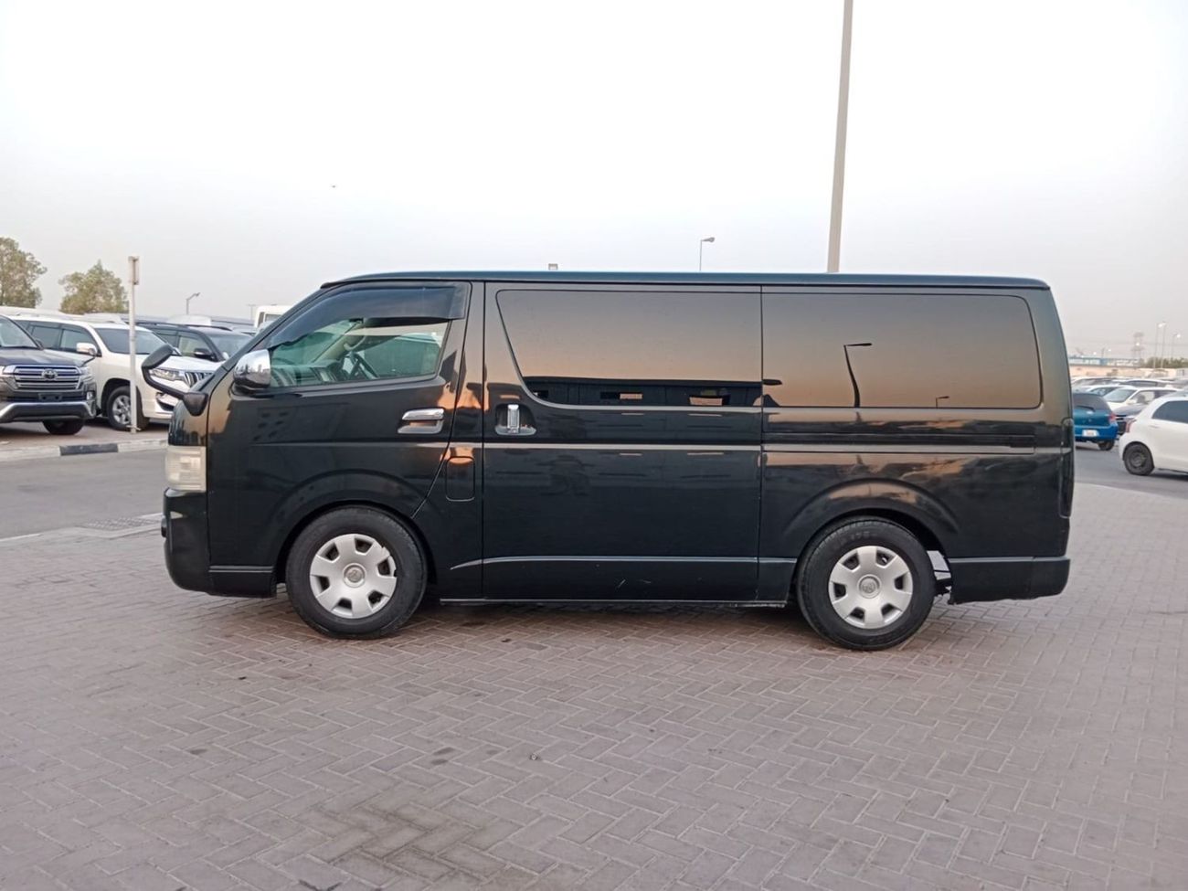 Toyota Hiace TOYOTA HIACE VAN RIGHT HAND DRIVE (PM1616)