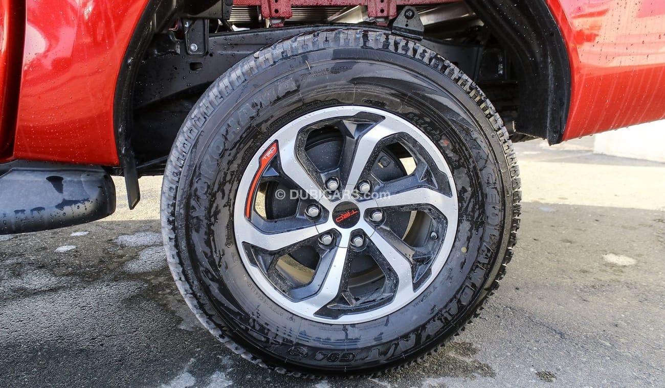 تويوتا هيلوكس TRD V6