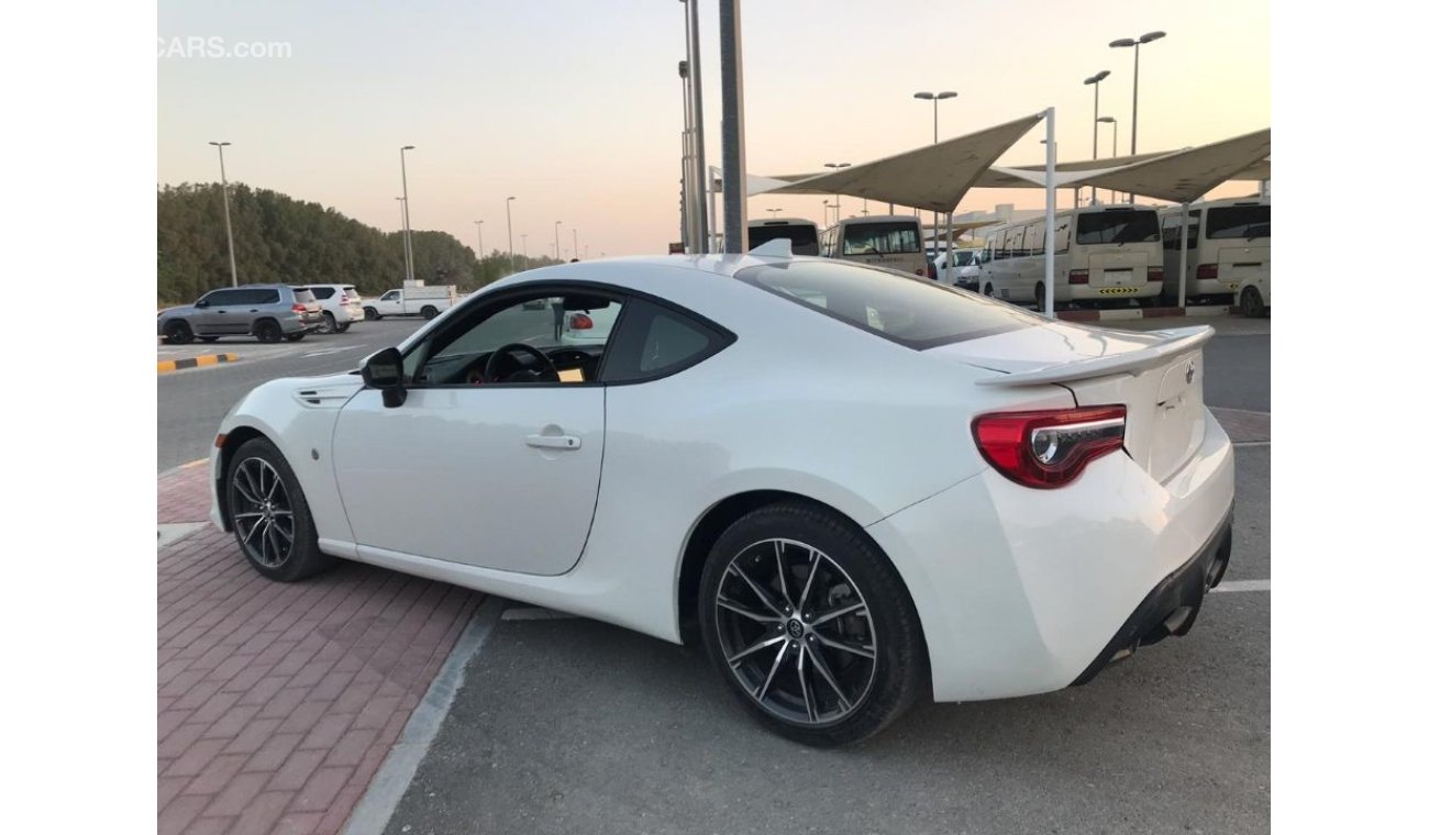 Toyota 86 Full automatic very good condition k'm 6000 only