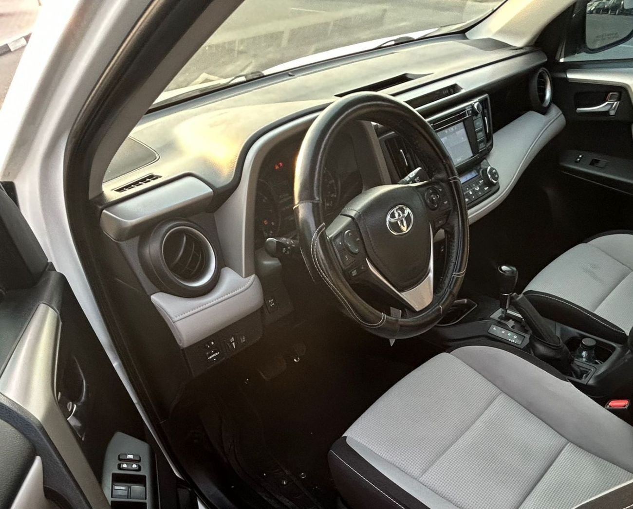 تويوتا راف ٤ 2018 Toyota Rav4 Full Option 2.5L V4 - BSM Radar - AWD 4x4 - Alloy Rim