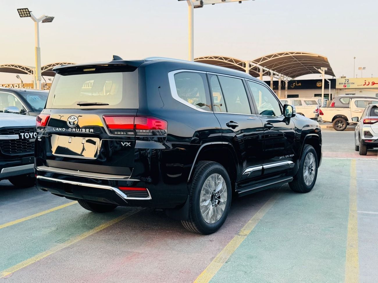 تويوتا لاند كروزر TOYOTA LC 300 VX 3.5L PTR GCC A/T F/O BLACK 2025